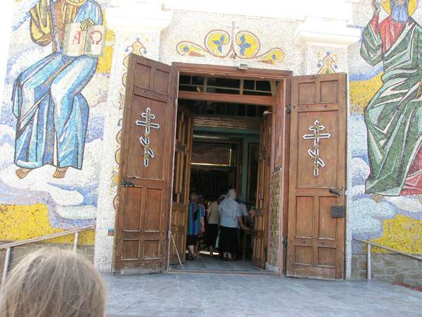 Процент атеистов зависит от обстоятельств или Возвращение святителя Луки Крымского