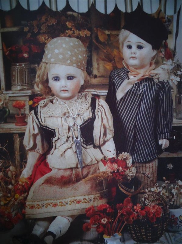 Антикварные куклы в тематических фотографиях