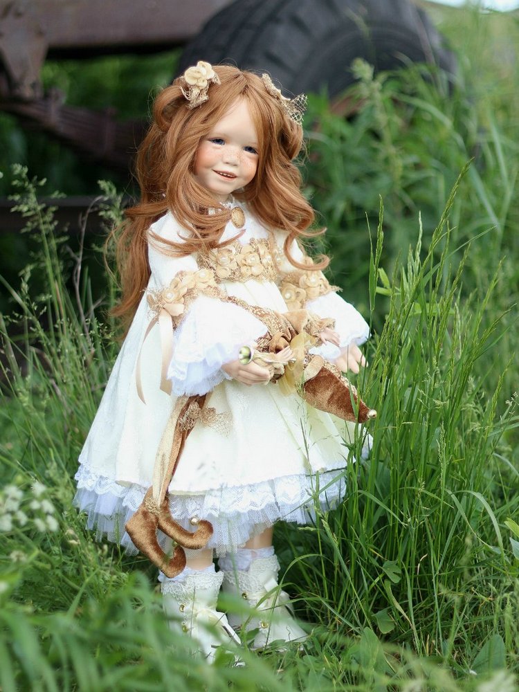 Улыбнется девочка, подмигнет слегка ... кудри ярко-рыжие ручкой теребя