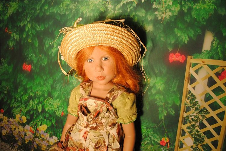 Мы купили два билета - уезжаем завтра в лето