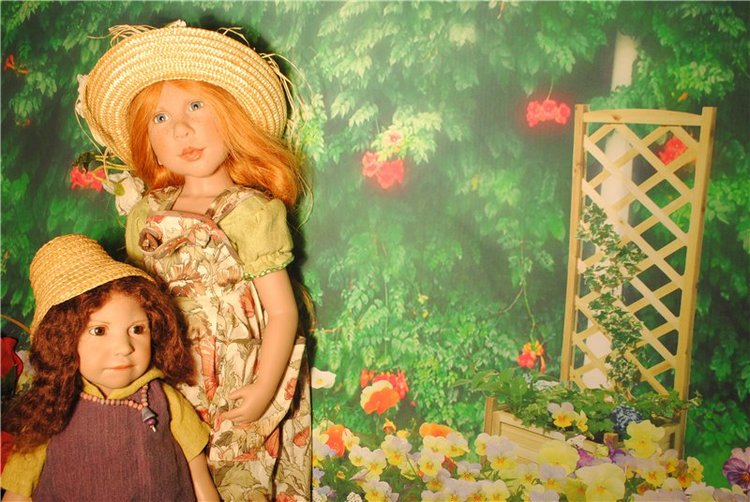 Мы купили два билета - уезжаем завтра в лето