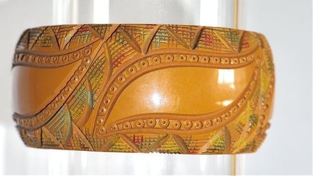 Славный пластик "бакелит"! У него отменный вид! Или возвращение бакелитового болванчика