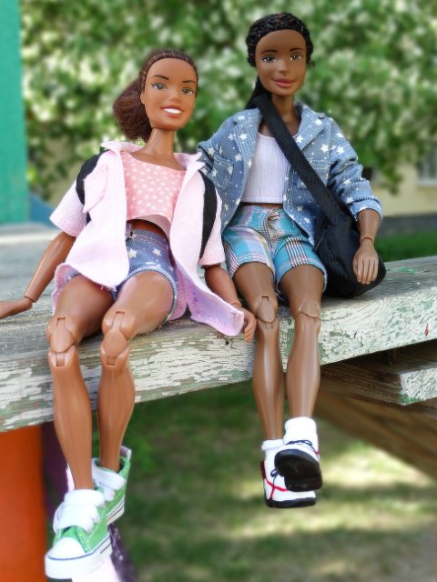 Реальные девчонки на прогулке