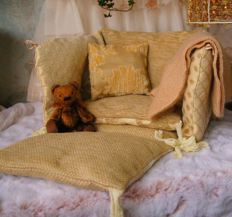 Очень мягкая мебель для кукольного интерьера. Уютная фотосессия с продолжением (фото 5)