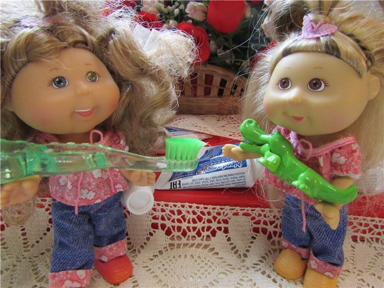 Каждый в мире знает четко - зубы надо чистить щеткой