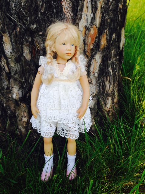 Сири в сосновом лесу. Siri mini club A. Himstedt