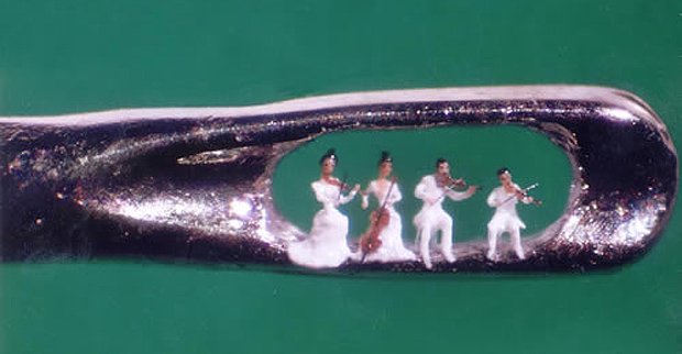 Миниатюрнее - миниатюрного. Шедевры Уилларда Уигана (Willard Wigan) самые миниатюрные скульптуры в мире (фото 8)