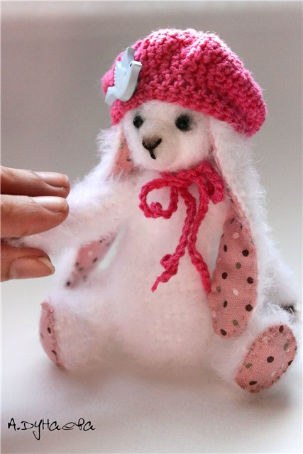Заюшка Юля - игрушка вязанная крючком (фото 4)