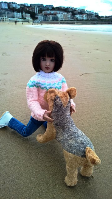 Пегий пёс, бегущий краем моря