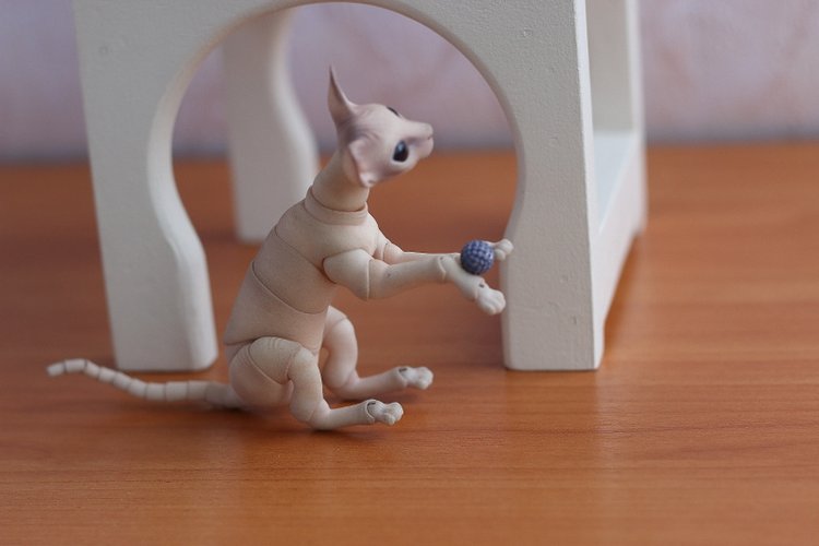 Кот играет с мячиком — Разные куклы BJD (БЖД): редкие бренды