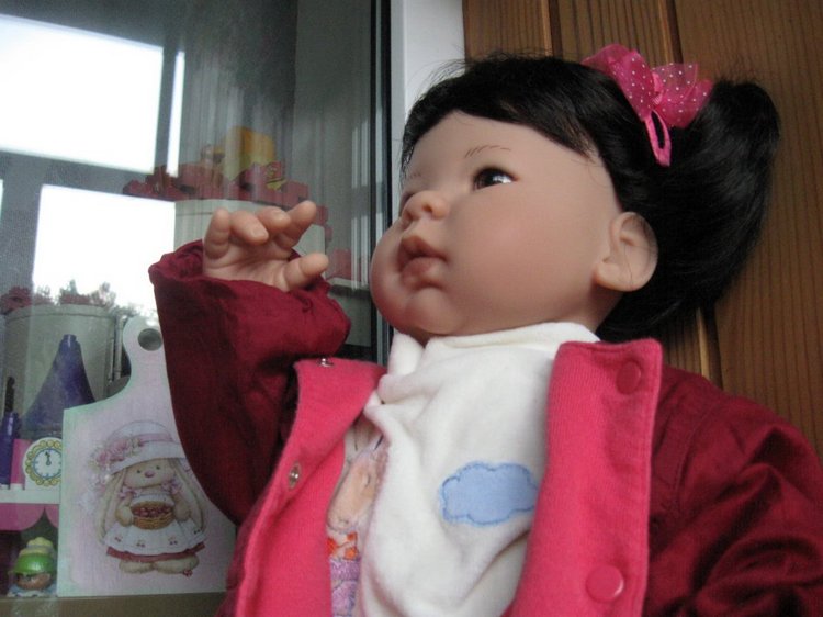 Азиаточка Миддлетончик и её любимые игрушки