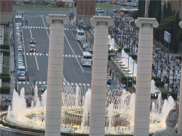 Магический фонтан Монжуика — поющая достопримечательность Барселоны (фото 9)