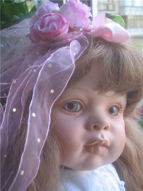 Фарфоровая Фиалочка от Файзох Спанос (Fayzah Spanos)