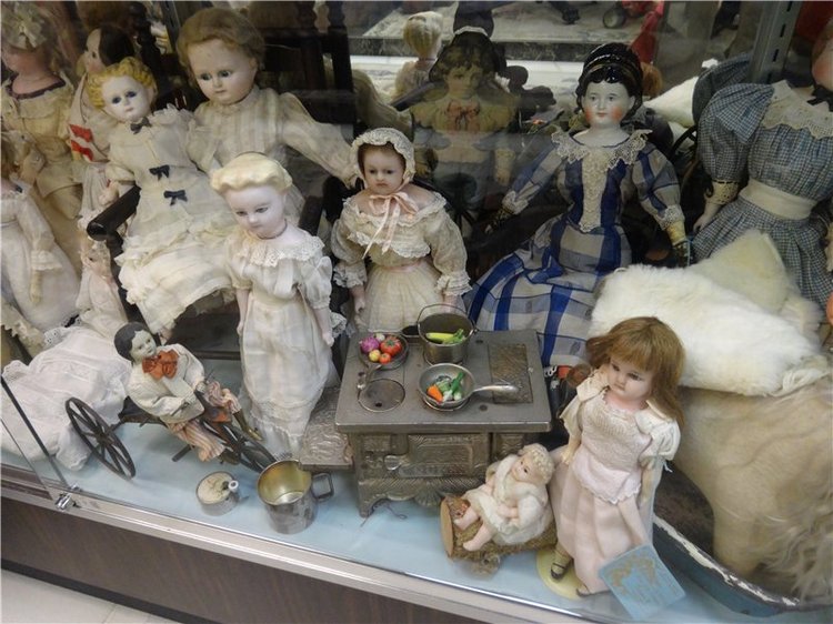 Я в своей жизни никогда не видела столько антикварных кукол. Фото
