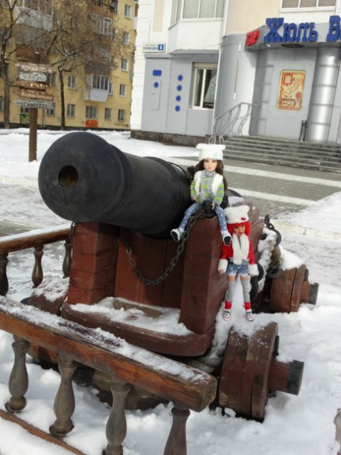 Прогулка с куколками LIV в снежный день
