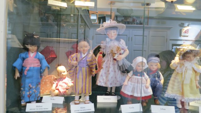 Впервые за 40 лет. День открытых дверей на кукольной фабрике R John Wright. Часть первая: Место, где рождаются куклы и