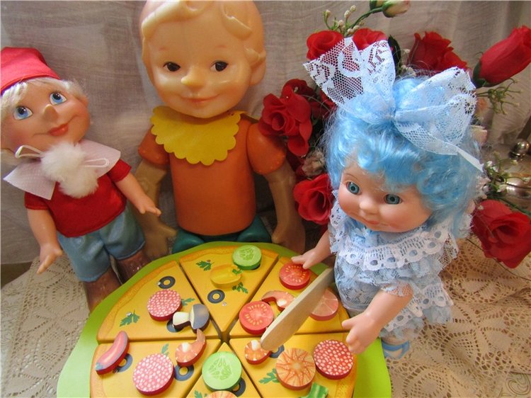 Мальвина - мастерица. Раз, два, три - готова пицца