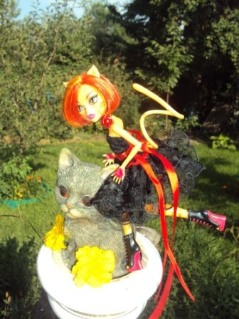 Monster High: Как две красавицы гулять в сад ходили