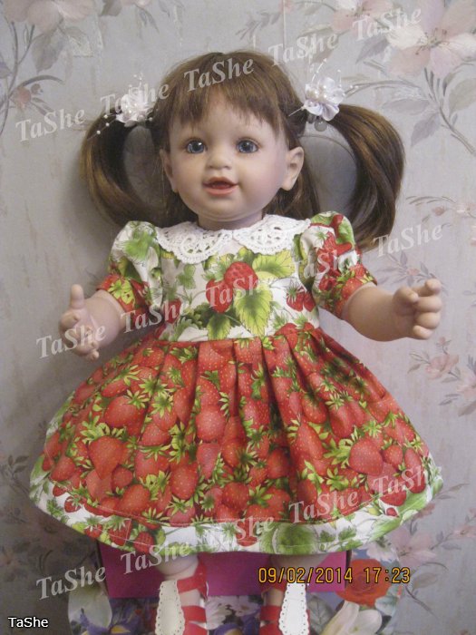 Клубничное настроение среди зимы или "вкусные" платья для виниловых малышек | Бэйбики Клубничное настроение среди зимы или "вкусные" платья для виниловых малышек (фото 4)
