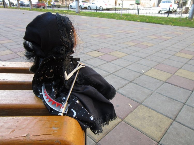 Незнакомка с черном и с косой, или Смертушка тоже хочет дружить