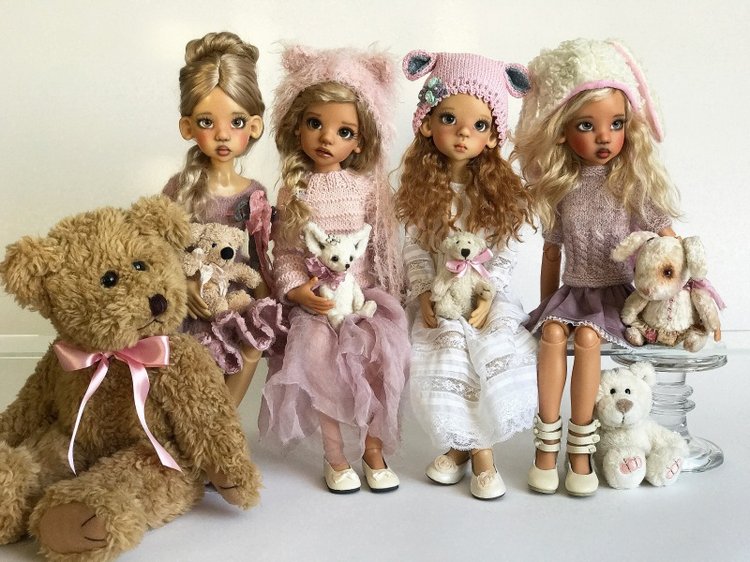 Блондинки в розовом. Kaye Wiggs