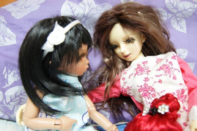 Как девочки нашли снежинку