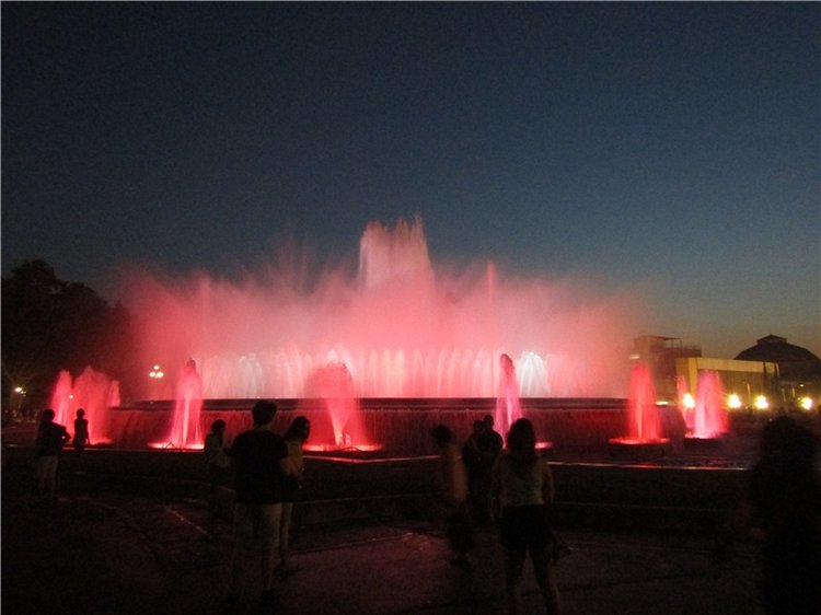 Шоу поющих фонтанов в Барселоне - окунемся с головой