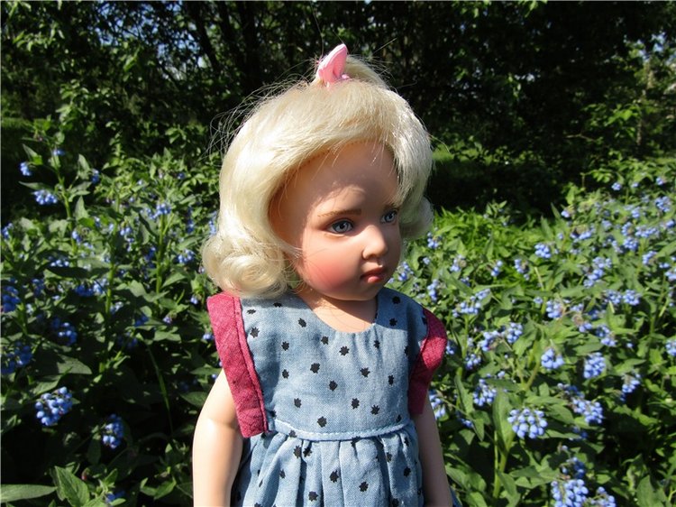 Сине-голубое настроение. Флора Helen Kish среди цветов в парке