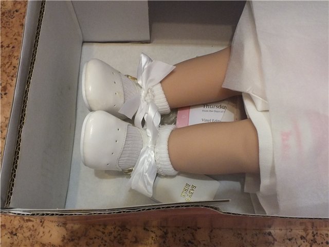 Thursday's Child от Lee Middleton