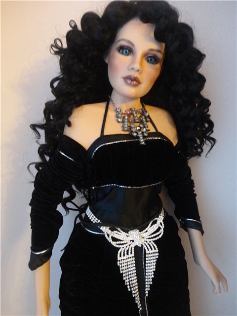 Моя черноволосая красавица Татьяна. Фарфоровая кукла (фото 2)