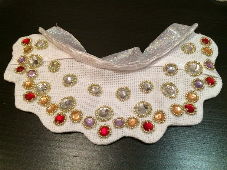 Кокошник из бисера — Как сделать аксессуары для кукол: сумки (фото 6)