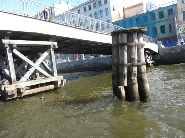 Приглашаем на водную экскурсию по Петербургу