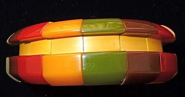 Славный пластик "бакелит"! У него отменный вид! Или возвращение бакелитового болванчика