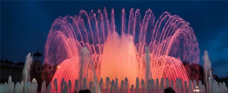 Шоу поющих фонтанов в Барселоне - окунемся с головой