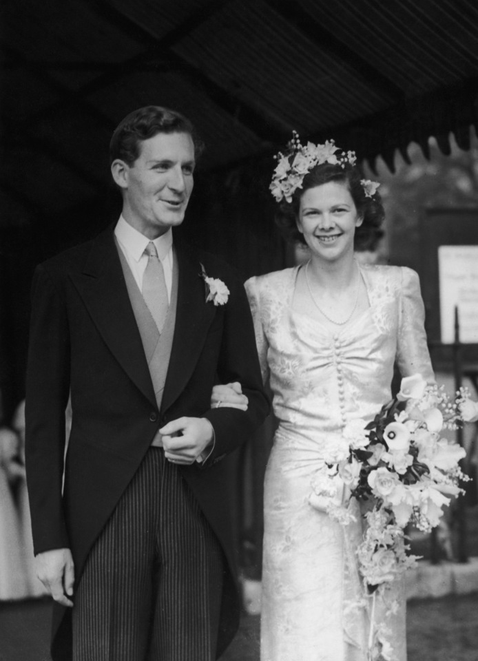 Как менялась мода на свадебные платья