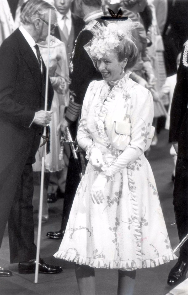 Продолжение... Как менялась мода на свадебные платья (фото 10)