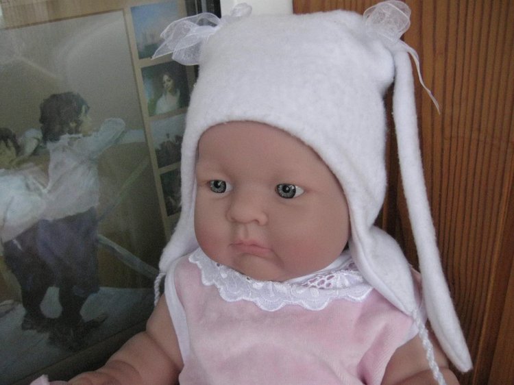 Маленькая Евочка любит наряжаться