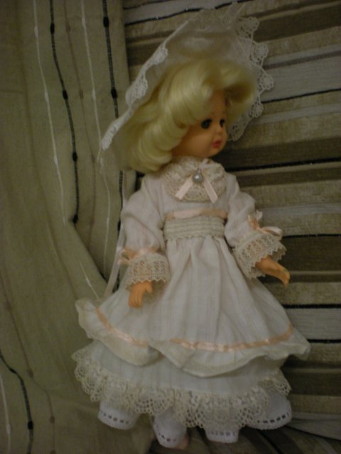 Не антикварное платье для не антикварной куклы