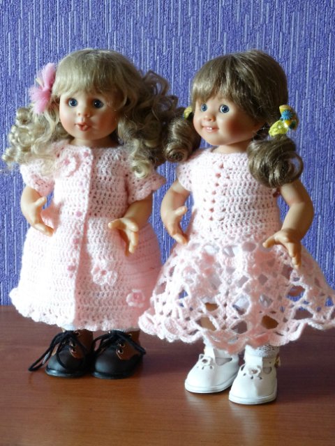 Розовые цветы или вязаные платья для любимых кукол