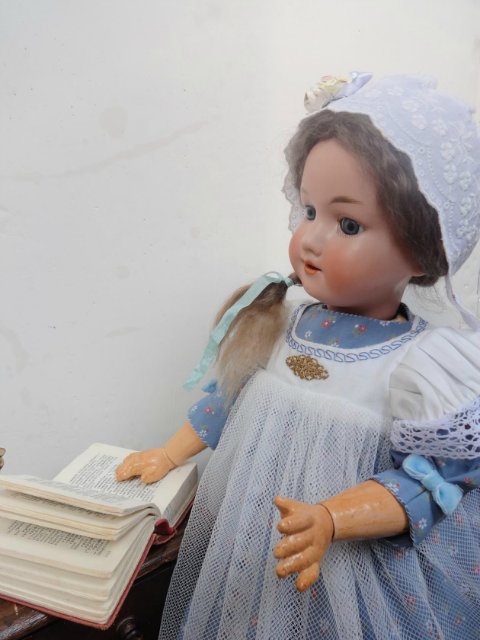 Я называла её Ася. Armand Marseille