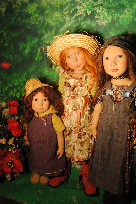 Мы купили два билета - уезжаем завтра в лето