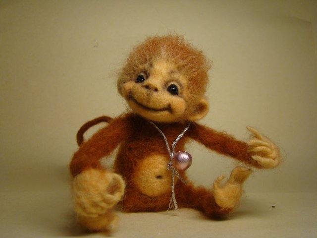 Предновогодняя мартышка. Авторская игрушка валянием из шерсти Ольги Чернухо