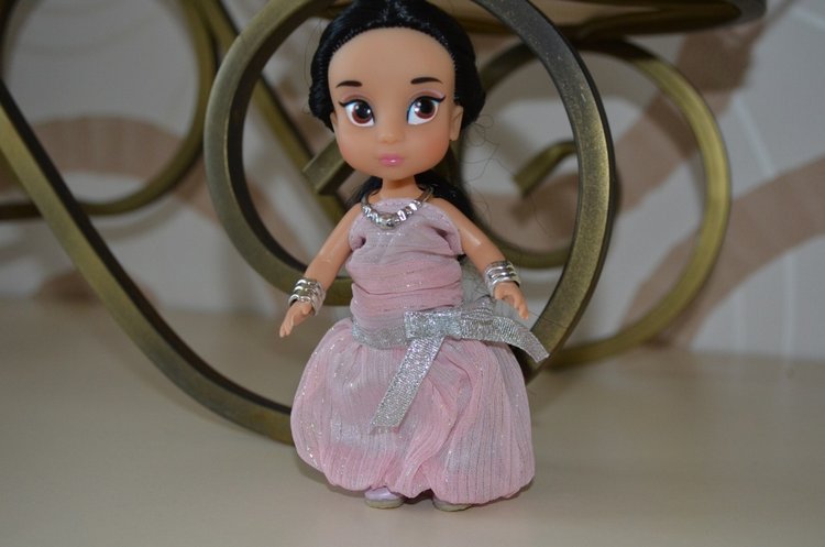 Мини дисней аниматорс Жасмин демонстрирует наряды