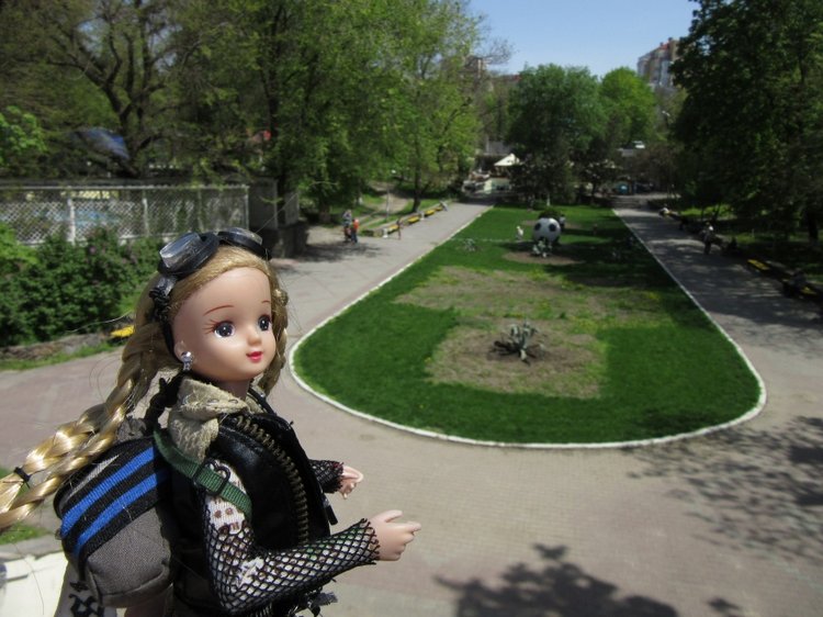 Первое мая. Сложно быть бунтарем, когда ты - милая девочка