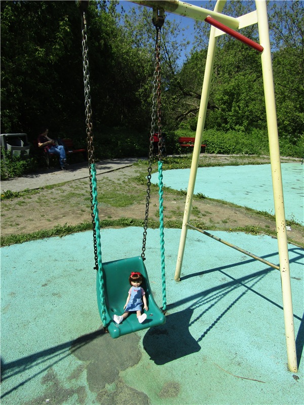 Непоседа Бетси Robert Tonner. Летний день в парке