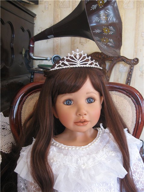 Комиссионка + ненужная занавеска + 5 метров кружева. Нарядное платье для куклы (фото 7)