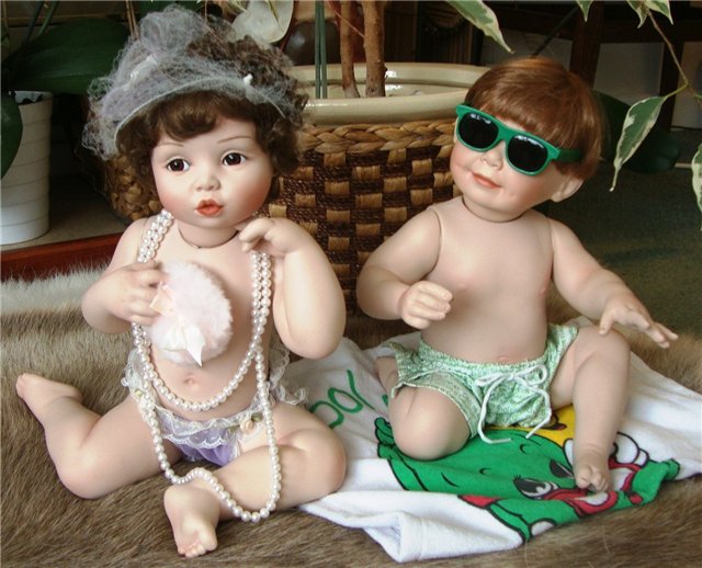 Два очаровательных фарфоровых малыша от Titus Tomescu, Ashton Drake