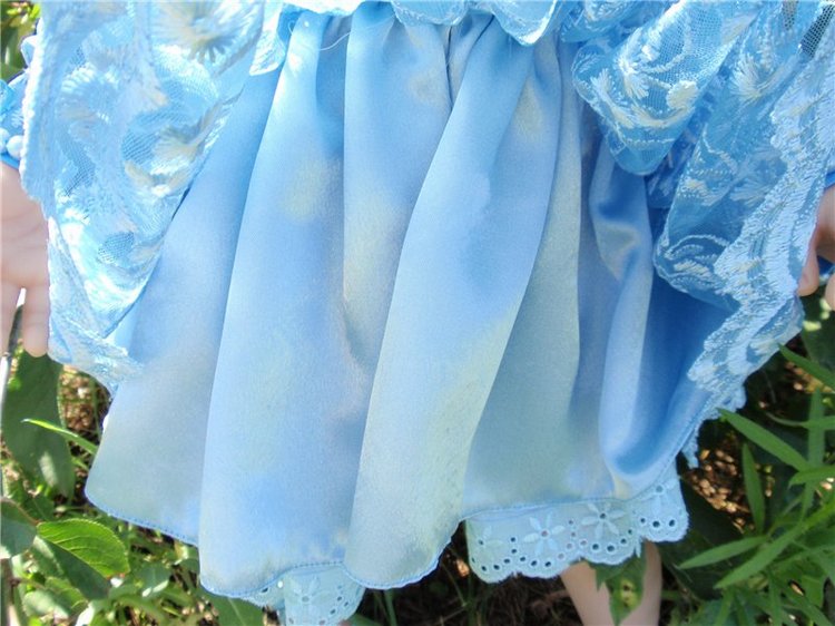 Растет в поле ягодка-малинка, а у нас живет Полинка))) Переодеваемся снова)))