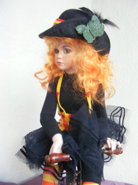 Фарфоровая кукла Zinnia автора Jan MClean, коллекция Flower Heart Collection