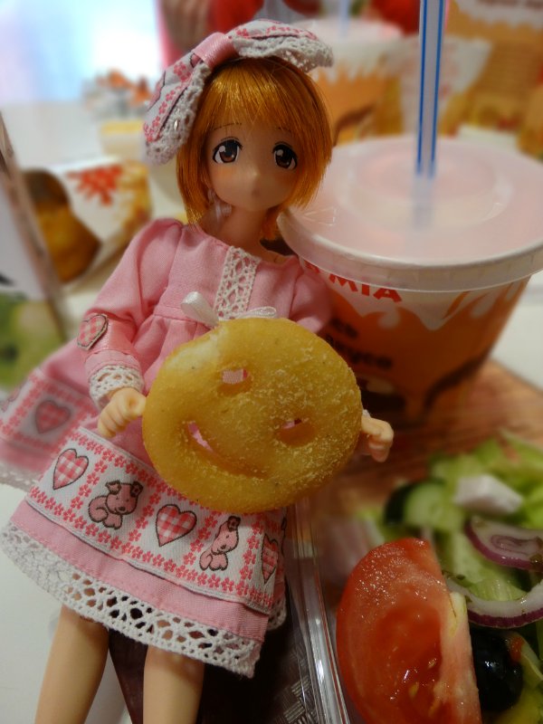 Дюймовочка в сказочном саду